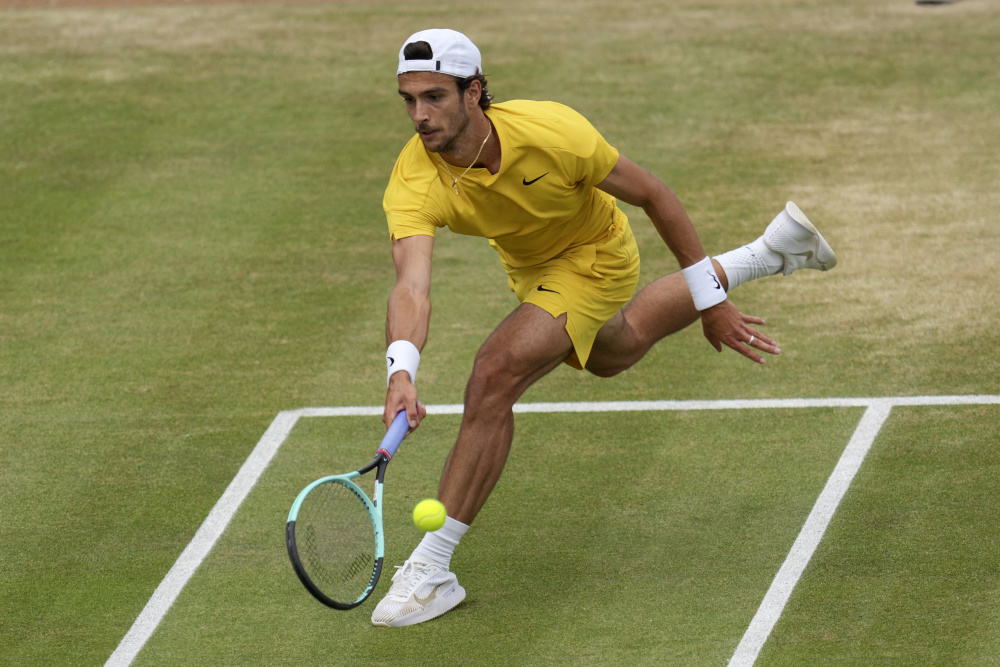 场上展现出 场上展现出